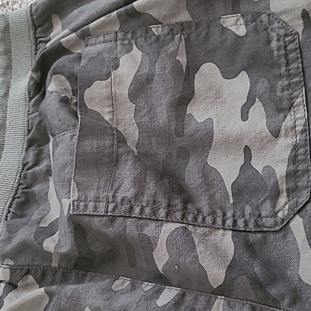EUC Gap women's Army print Activewear pants, S - Picture 10 of 11